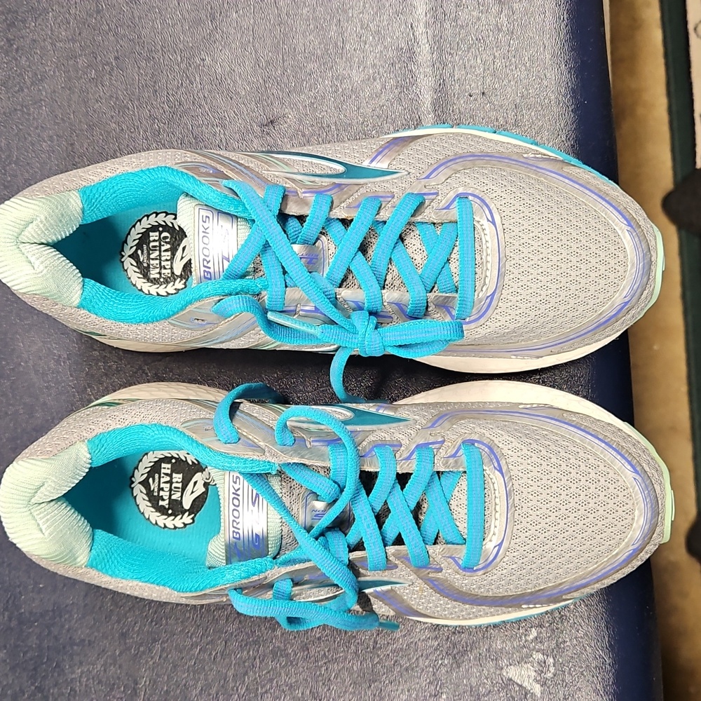 New without tags Women's Brooks Gray and Teal Running Shoes